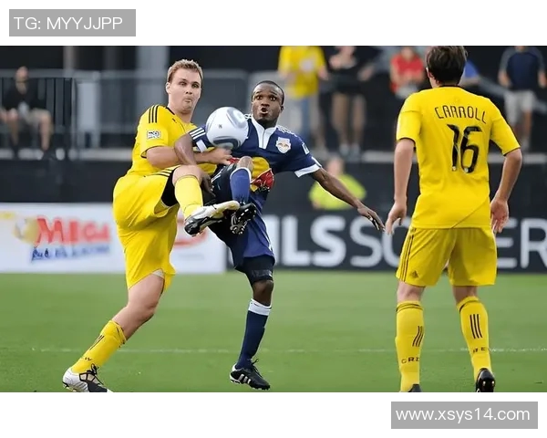 哥伦布队与纳什维尔队的激烈对决展现足球魅力与团队精神